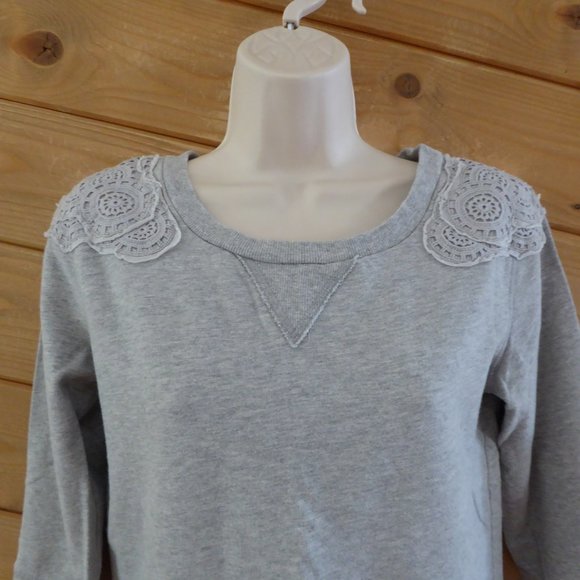 hinge Gray Floral Lace on Shoulder 3/4 Sleeve Crop Top 100% Cotton Sweatshirt S - Picture 3 of 9